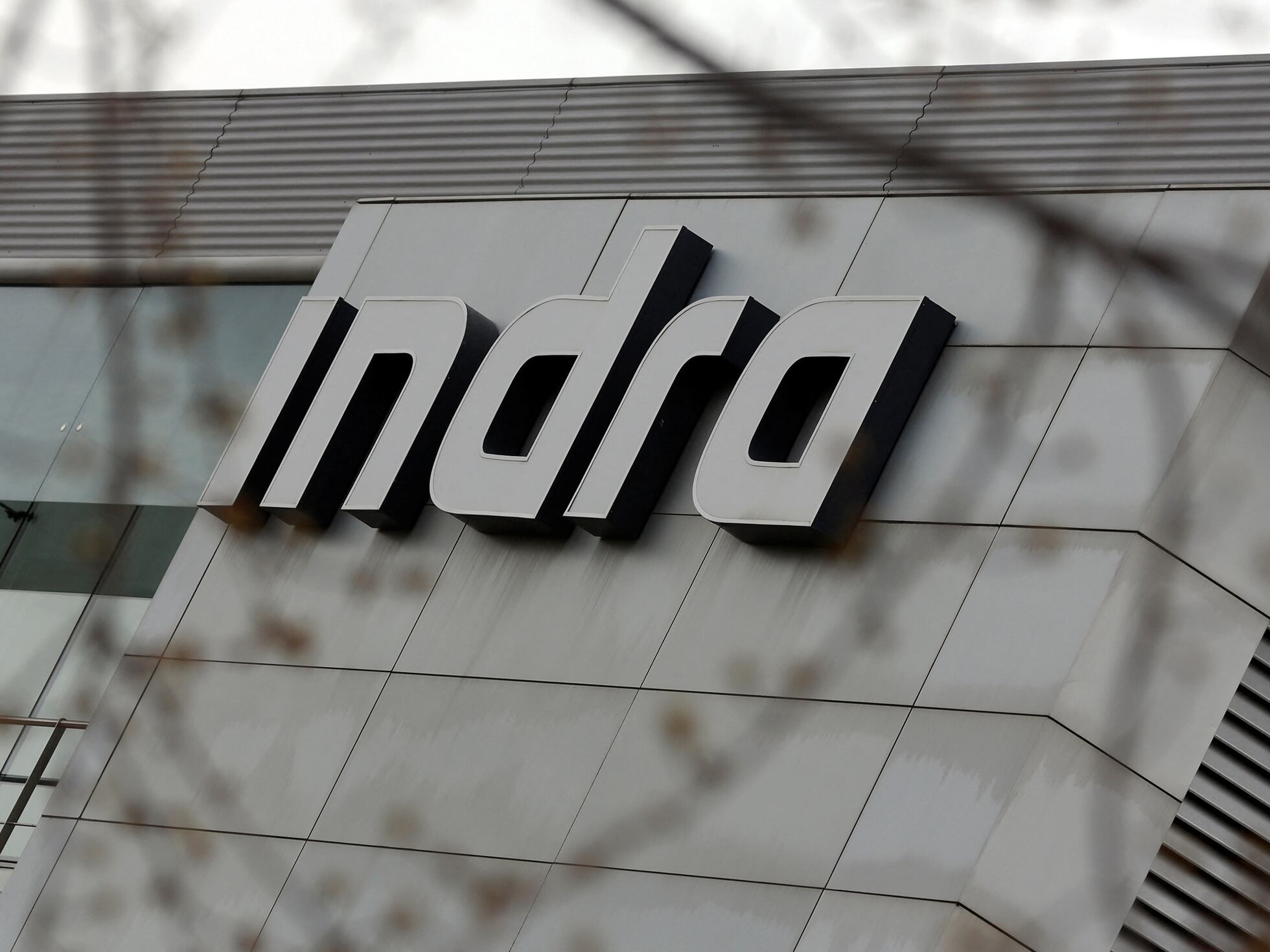 Indra se alía con Corea: Acuerdo inminente por 4.500 millones para la artillería española